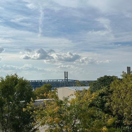 Microtel Inn & Suites By Wyndham Quincy Downtown - River Area Bagian luar foto
