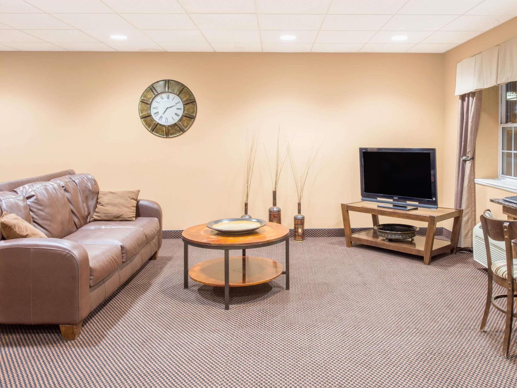 Microtel Inn & Suites By Wyndham Quincy Downtown - River Area Bagian luar foto