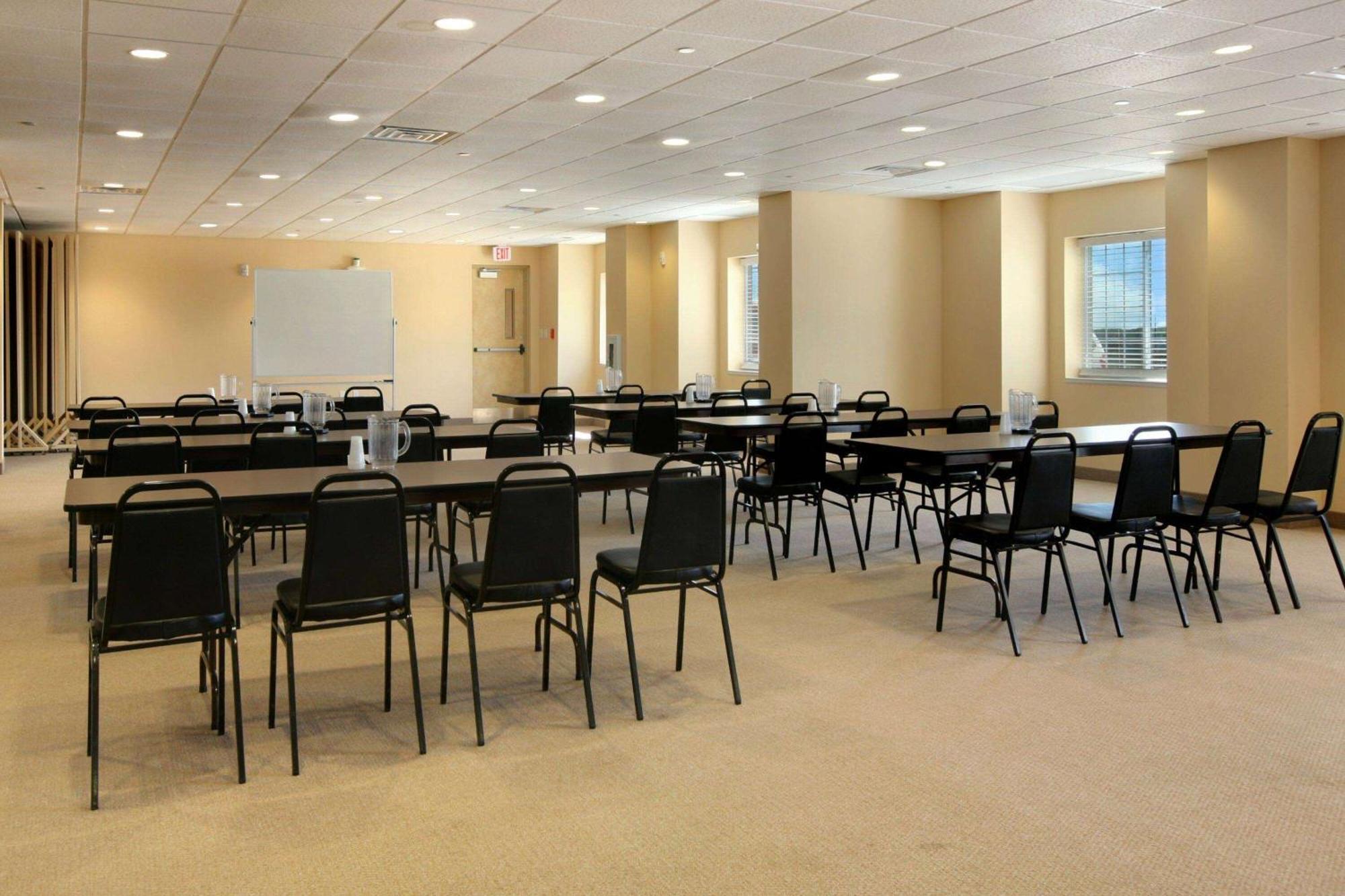 Microtel Inn & Suites By Wyndham Quincy Downtown - River Area Bagian luar foto