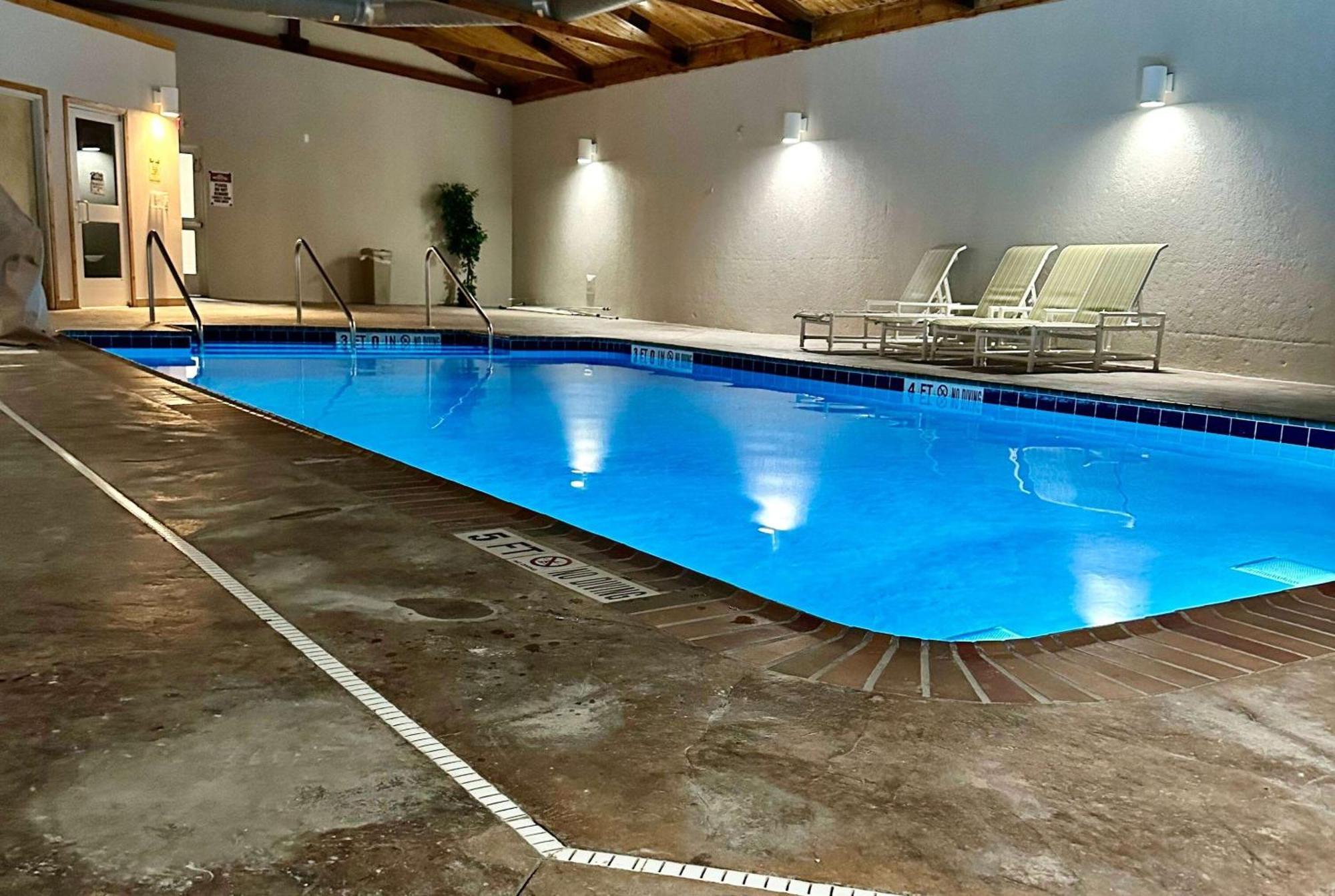 Microtel Inn & Suites By Wyndham Quincy Downtown - River Area Bagian luar foto
