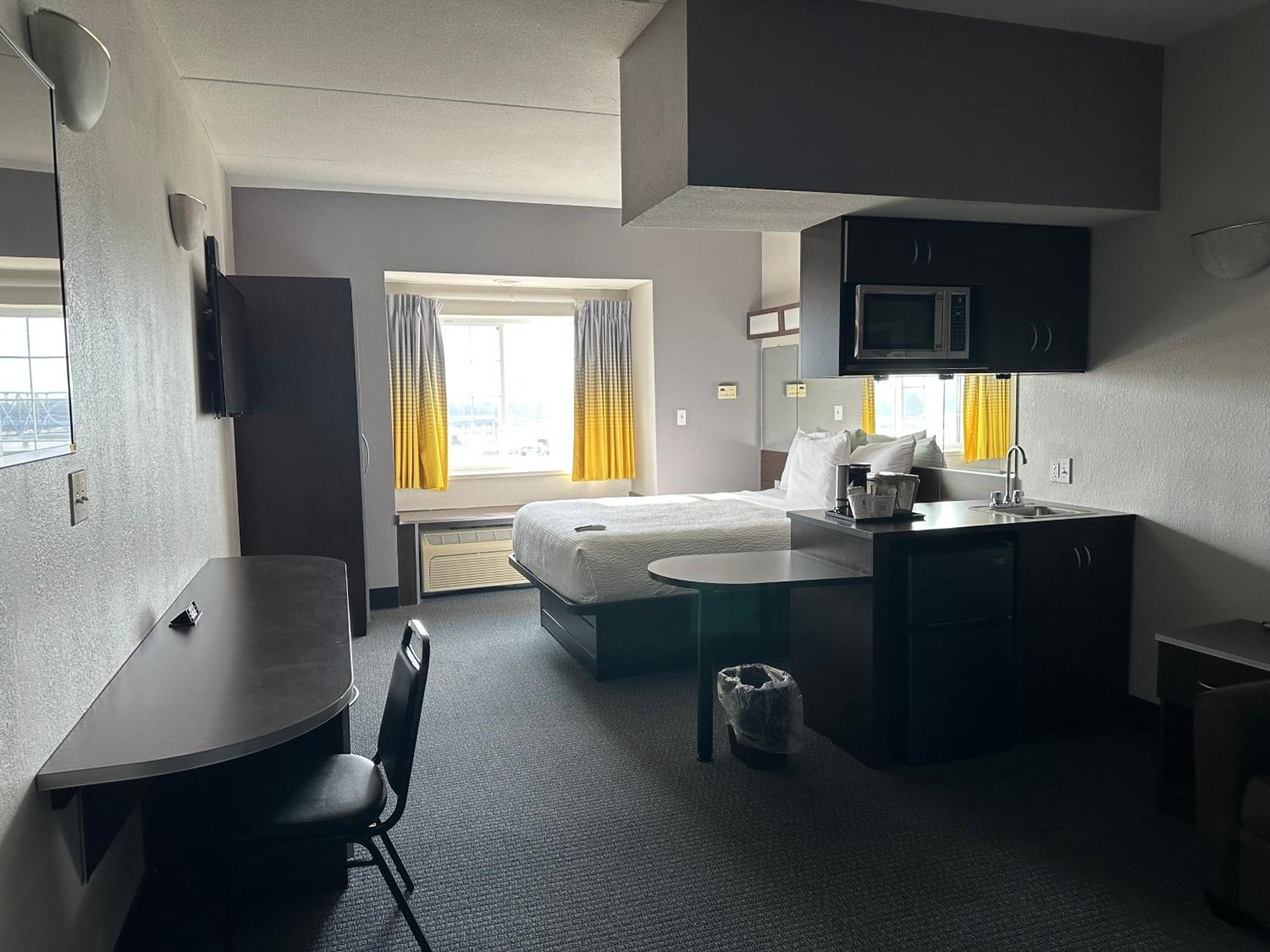 Microtel Inn & Suites By Wyndham Quincy Downtown - River Area Bagian luar foto