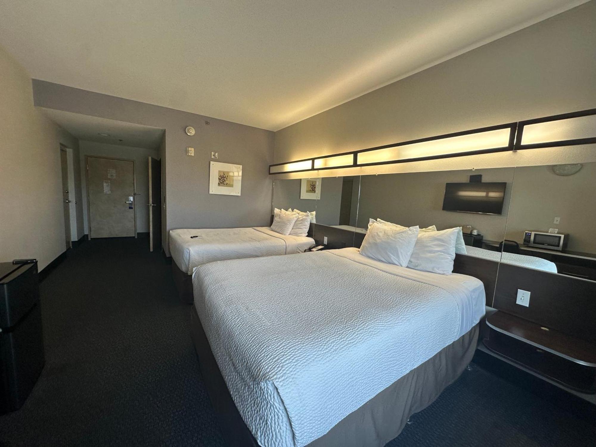 Microtel Inn & Suites By Wyndham Quincy Downtown - River Area Bagian luar foto