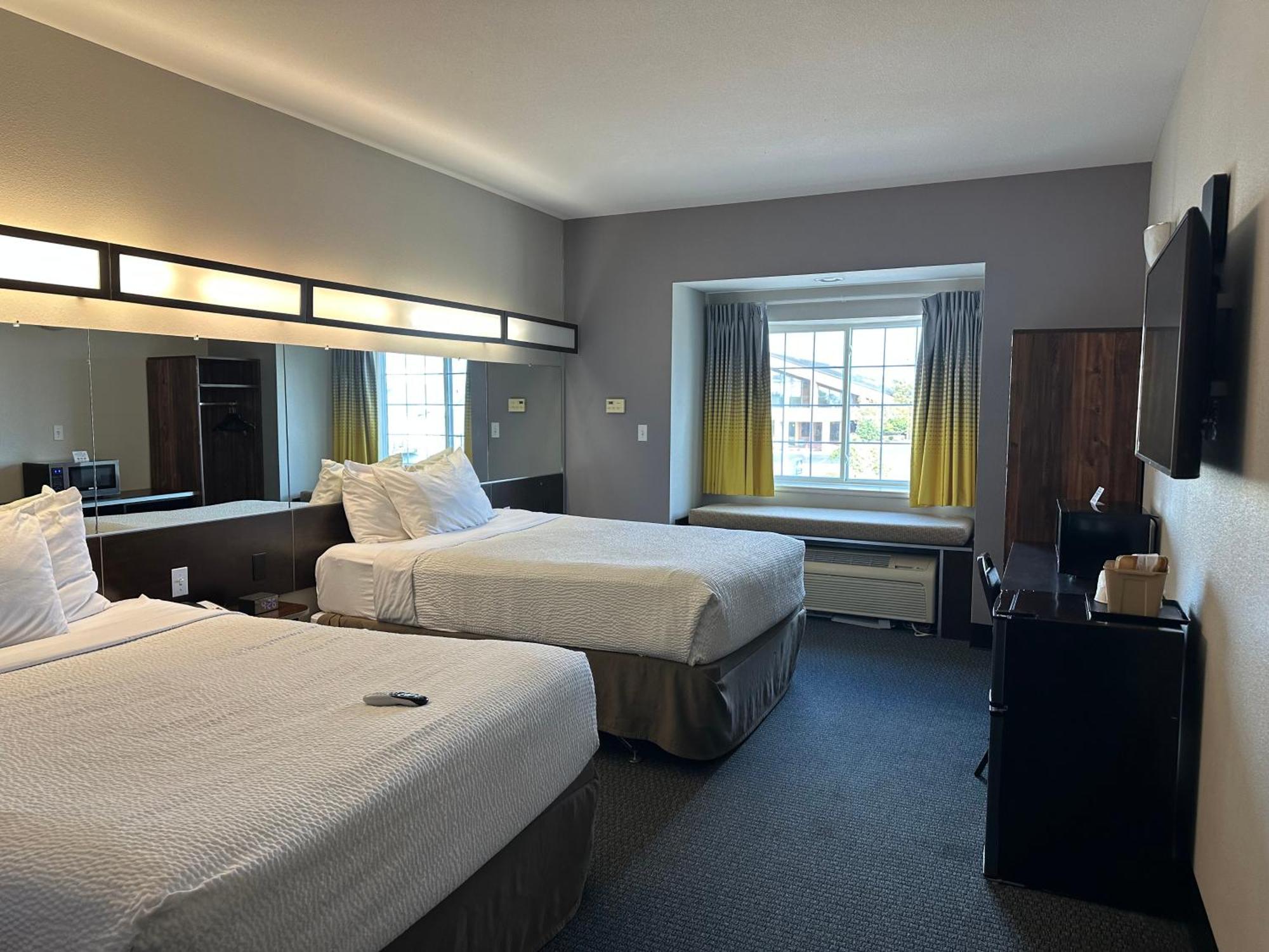 Microtel Inn & Suites By Wyndham Quincy Downtown - River Area Bagian luar foto