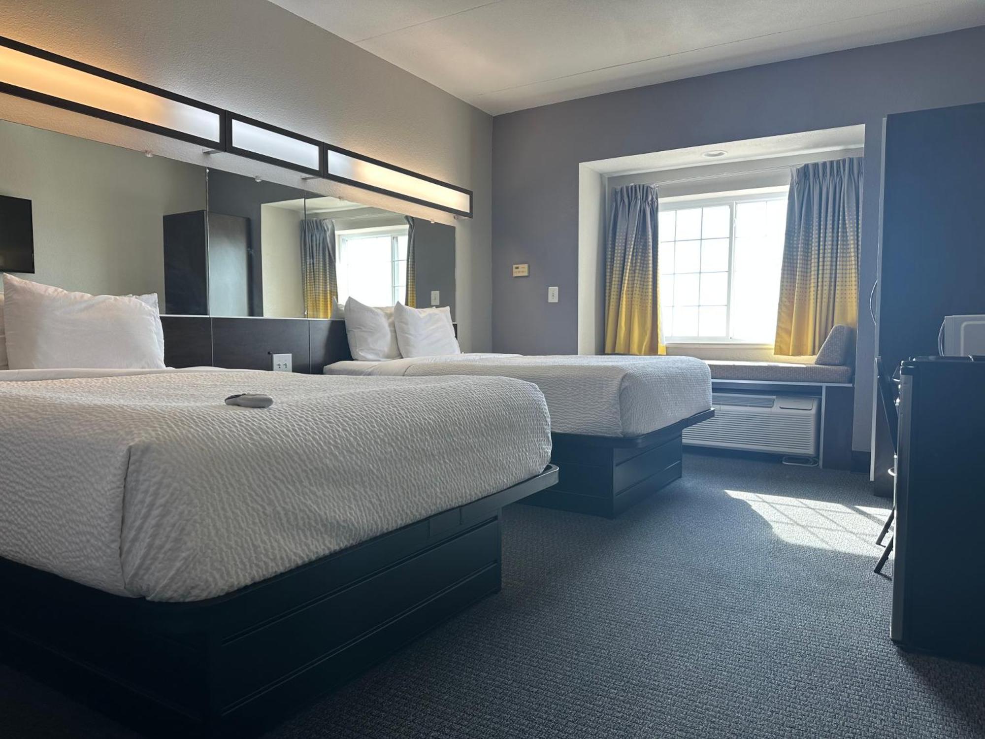Microtel Inn & Suites By Wyndham Quincy Downtown - River Area Bagian luar foto