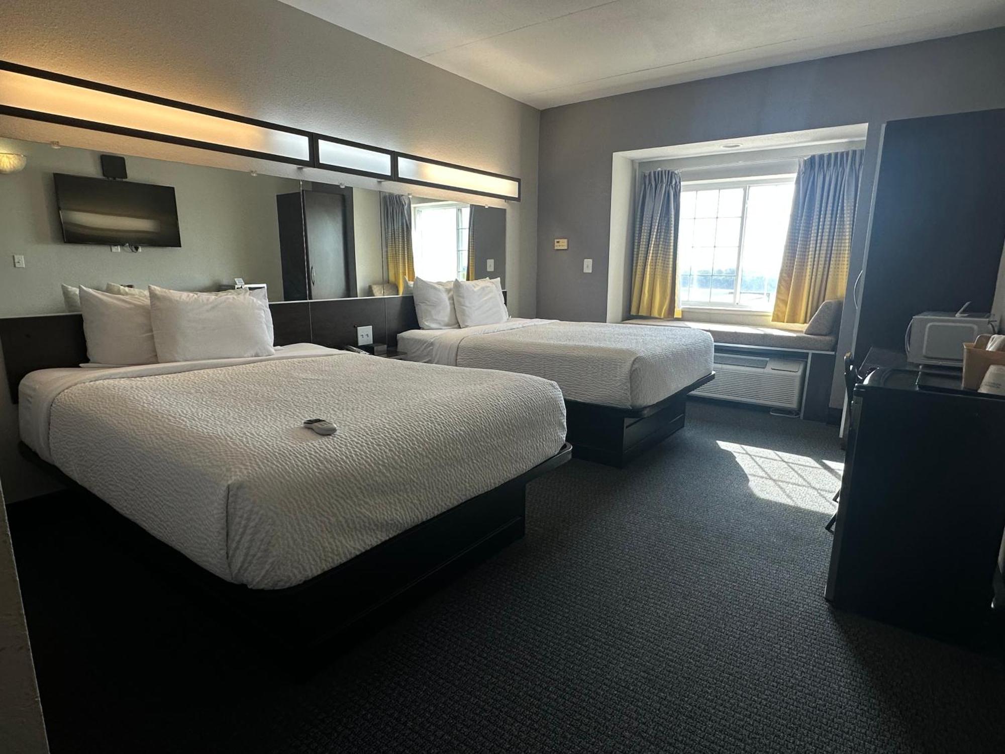 Microtel Inn & Suites By Wyndham Quincy Downtown - River Area Bagian luar foto
