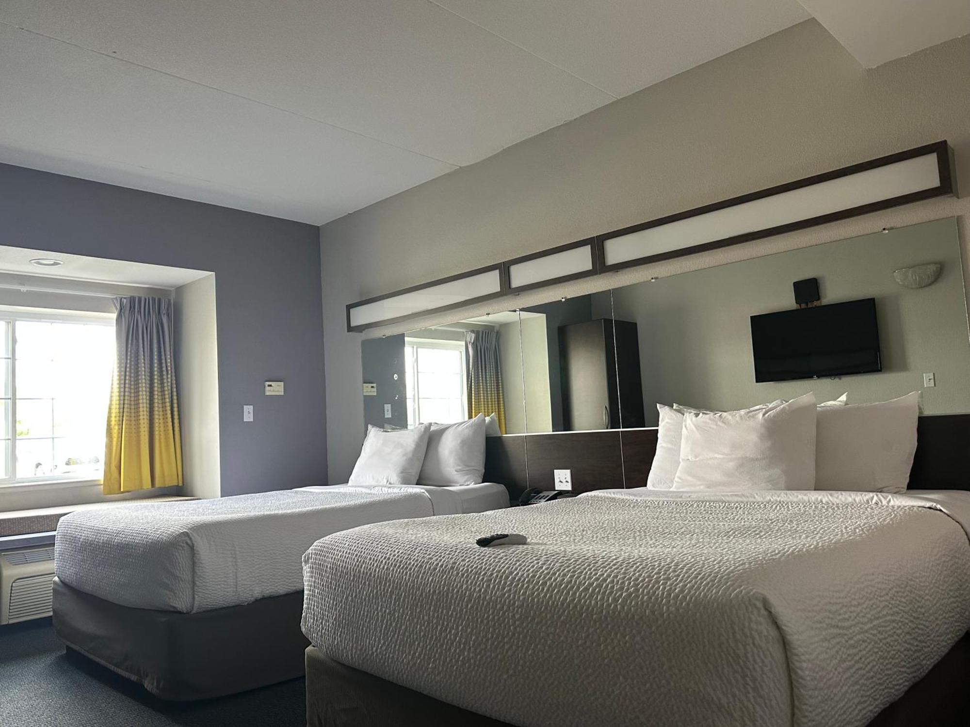 Microtel Inn & Suites By Wyndham Quincy Downtown - River Area Bagian luar foto