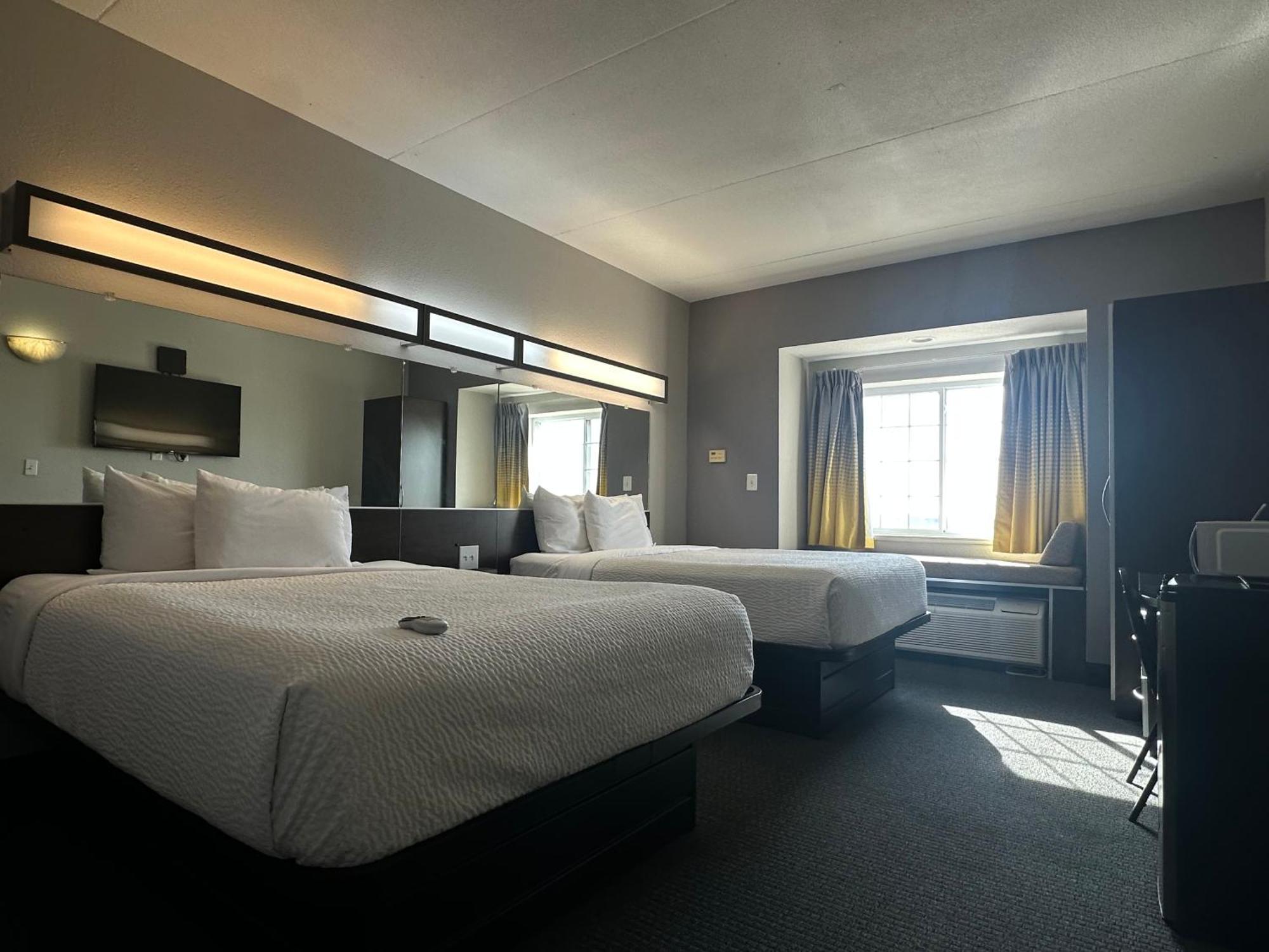 Microtel Inn & Suites By Wyndham Quincy Downtown - River Area Bagian luar foto