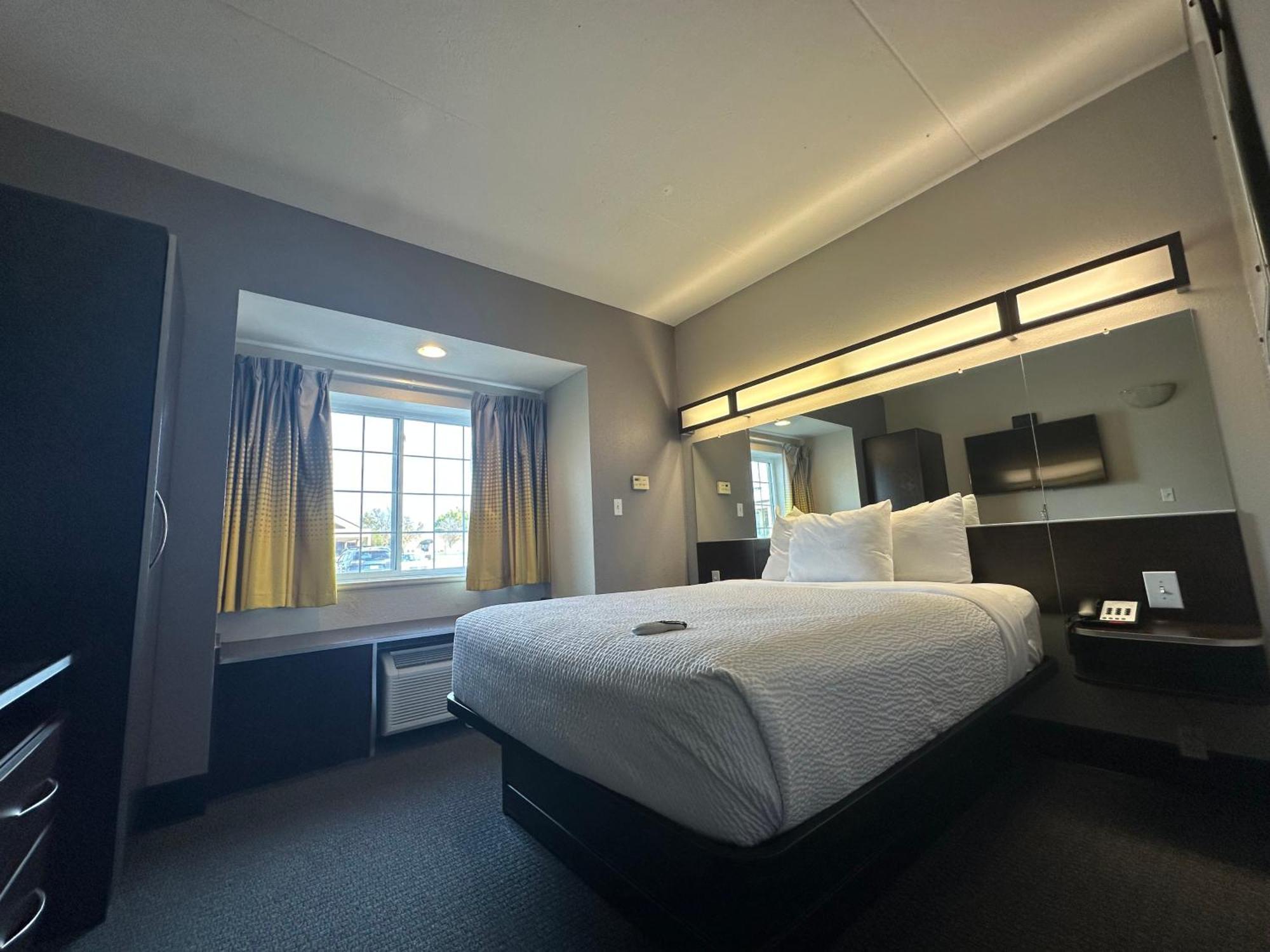 Microtel Inn & Suites By Wyndham Quincy Downtown - River Area Bagian luar foto
