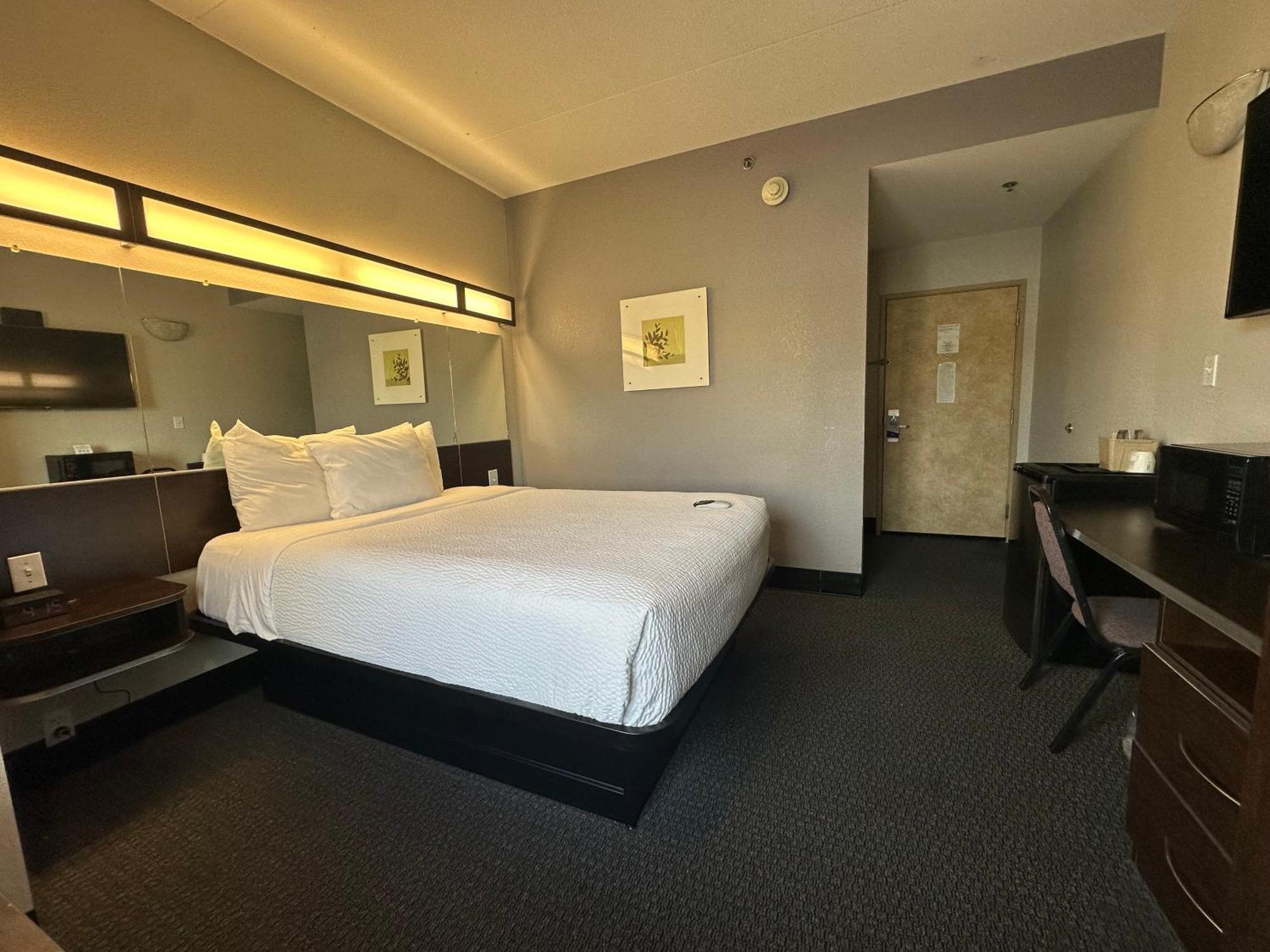 Microtel Inn & Suites By Wyndham Quincy Downtown - River Area Bagian luar foto