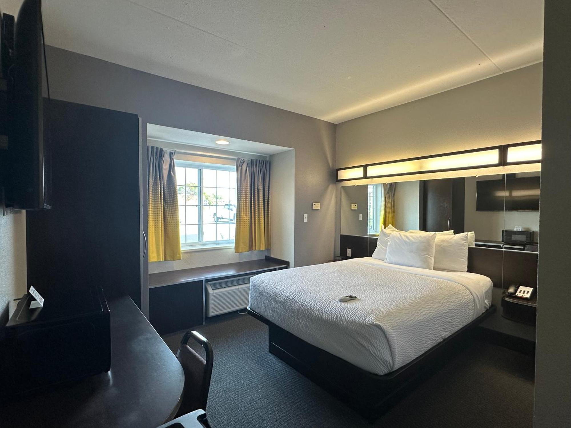 Microtel Inn & Suites By Wyndham Quincy Downtown - River Area Bagian luar foto