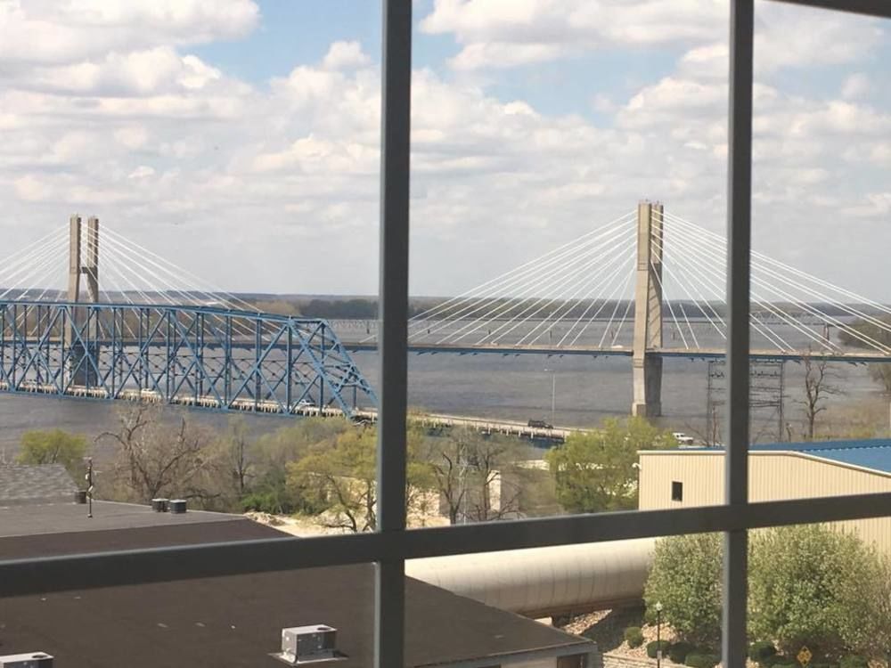 Microtel Inn & Suites By Wyndham Quincy Downtown - River Area Bagian luar foto