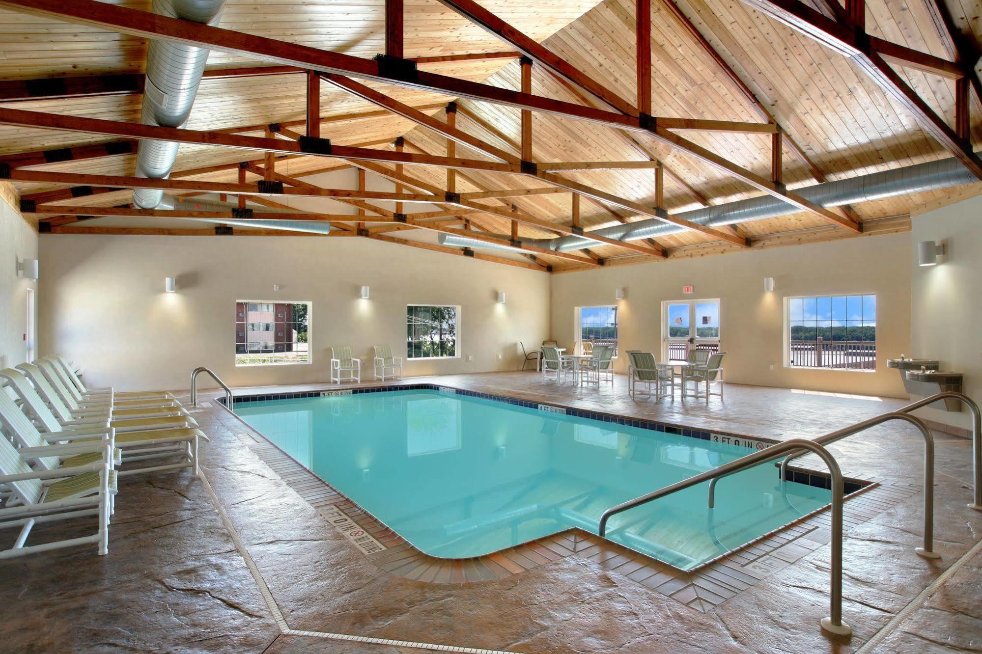 Microtel Inn & Suites By Wyndham Quincy Downtown - River Area Bagian luar foto